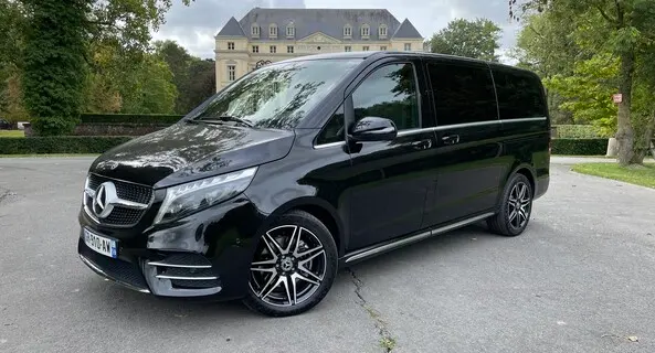 Mercedes Classe V noire vue 3/4 avant — van VTC D'VTC Bourgoin-Jallieu