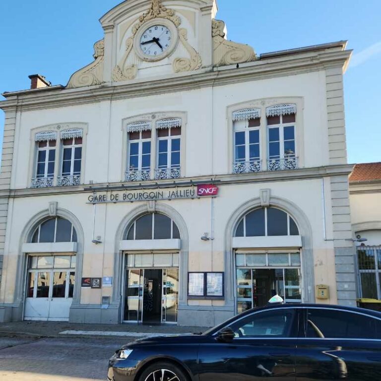 Transfère gare de Bourgoin-Jallieu en VTC VAN.