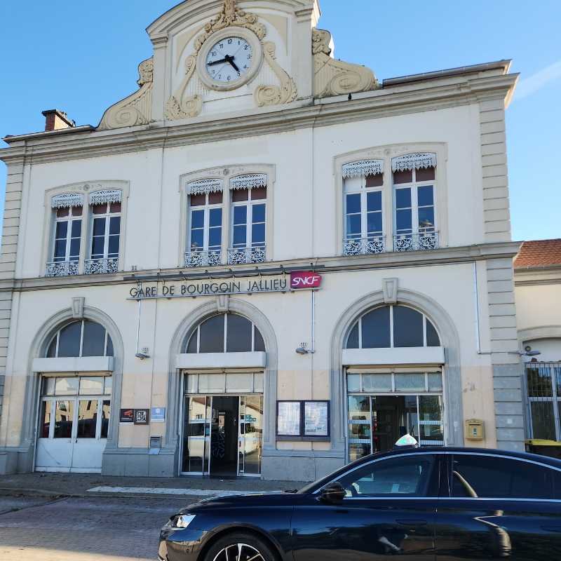 Transfère gare de Bourgoin-Jallieu en TAXI, VTC et VAN.